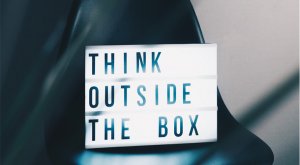Viral Marketing: Think Outside The Box scritta